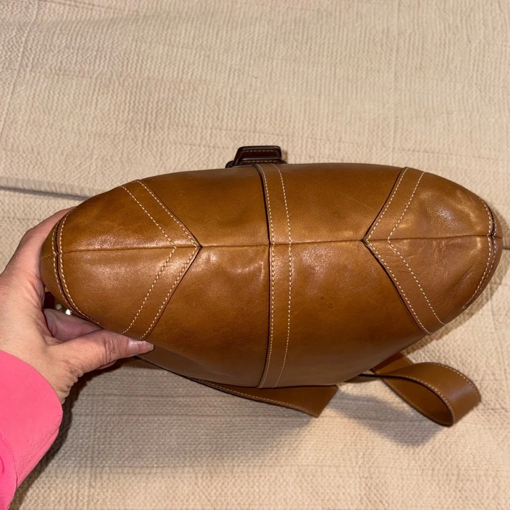 Coach Soho Vintage. Leather/Silver Buckle Crossbody Saddlebag. EUC - Picture 9 of 16